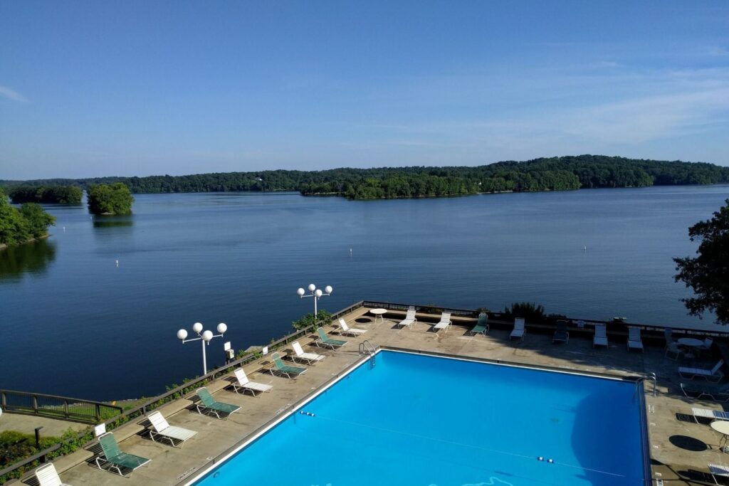 Waterfront lodging overlooking Lake Barkley