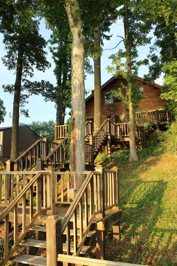 Lake Barkley log cabin among trees in Cadiz